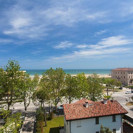 Hotel Dolcevita Cesenatico Exterior foto
