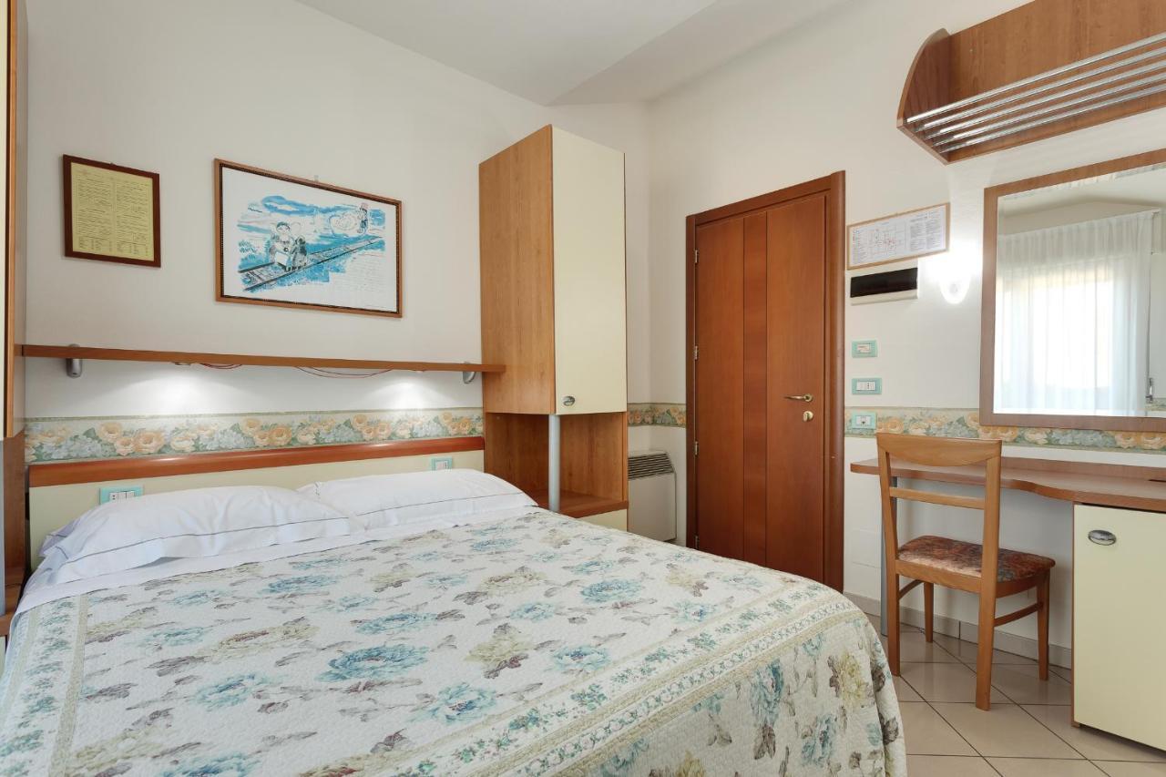 Hotel Dolcevita Cesenatico Exterior foto